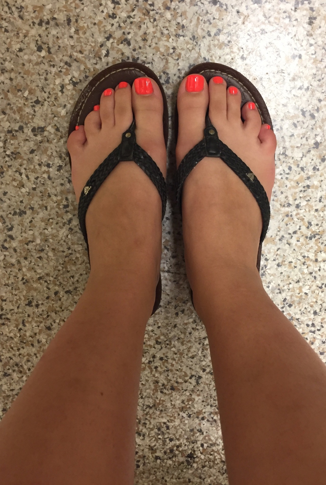 tiny-twinkle-toes:  Got a pedi today 💕👣💅🏽