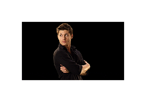 221bitssmallerontheoutside:  repimg:  Jensen Ackles #73  HELP HE’S LOOKING AT ME