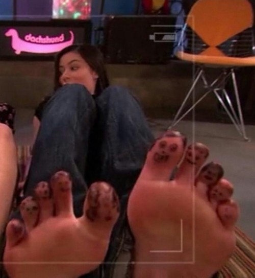 Miranda Cosgrove&rsquo;s feet