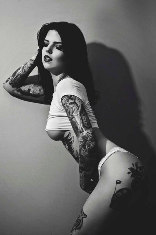 ilovetattoedpeople:  Follow me ILTP  