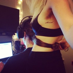 riphorticultures:  I can tie Jeff’s pony tail around my waist. 