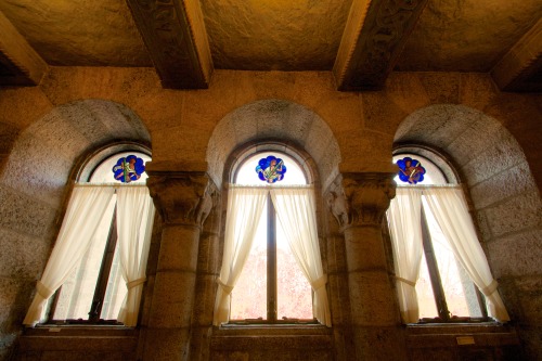 Glencairn&rsquo;s third-floor hallway features two large capitals carved with sheep and goats. T