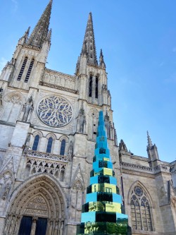 SAPIN VERRE-
2021
Permanent Art Installation
Recycled glass, steel from local architectural waste
Place Pey Berland, Bordeaux, France
-
dimensions :
11 meters x 5 meters in diameter
TRANSLATE AN ICON :
Production: Metallerie Bordelaise / Press...