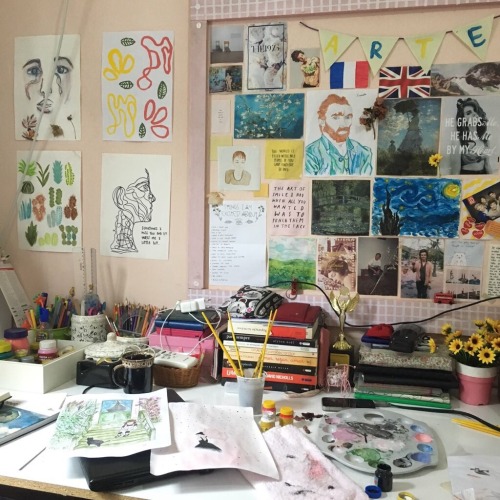 poeticamenteflor:my workspace in 2014/2015 ig: poeticamenteflor