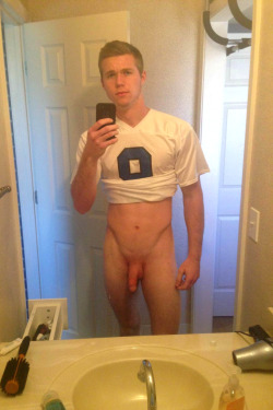 brodays:  Hot Self Pic Studs! Hundreds Of Dudes Added Daily! http://brodays.tumblr.com/