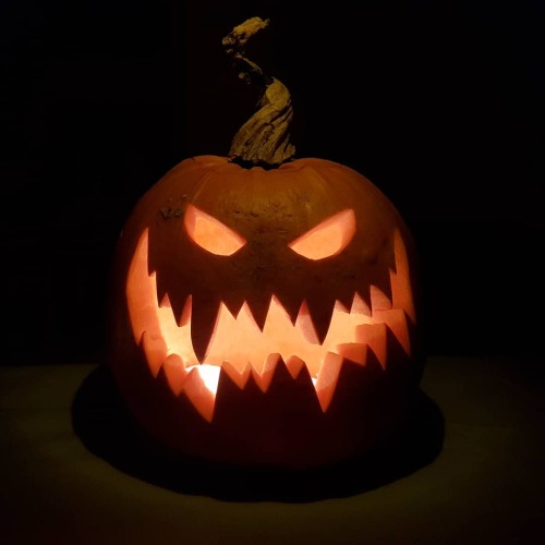 Happy #Halloween! 🎃
#kürbis #pumpkin #creepy
https://www.instagram.com/p/CG-sSjZjlpr/?igshid=filqkw98jnf