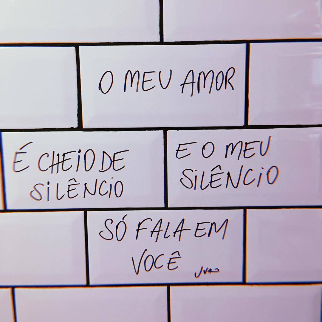 Apenas palavras.
