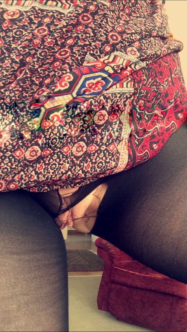 myhotsluts:  O[f]f to work with my pussy out feeling very naughty