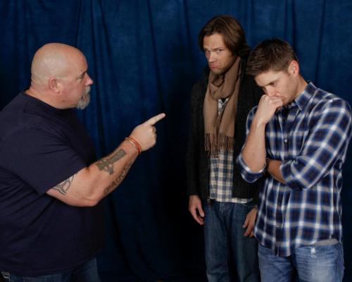 acklebottomjeans:  tardisofthestars:  This is one of the cutest fucking pictures that I have ever fucking seen of these two little shits.  J and J with their bodyguard (x)  #’but..but clif we can beat up big guys too. we’re big..!’#’no jared.