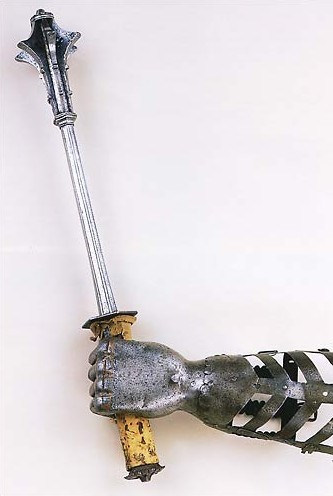secfromdisaster:  Artificial Hand 1500s Gottfried von Berlichingen (c. 1480-1562) also known as Götz of the Iron Hand, was a German Imperial Knight and mercenary.  “During the siege of the city of Landshut, he lost his right arm when enemy