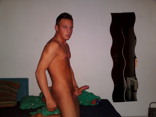 ...AND YET ANOTHER UNNECESSARY GAY NUDITY BLOG