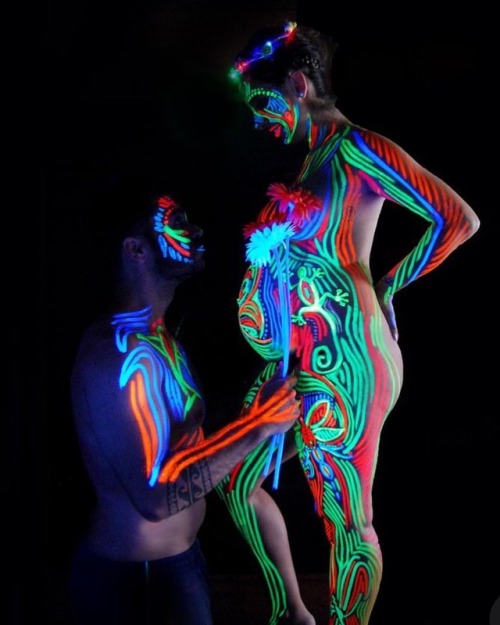 When ppl love they really glow ❤️ (not sure who the #artist is but the image is from luminos