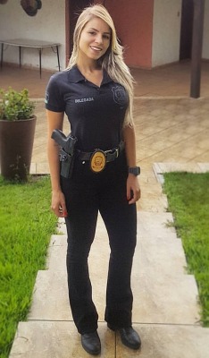 19Hornyman69:  Sexy-Cops:    Please Handcuff Me And Have Your Way With Me