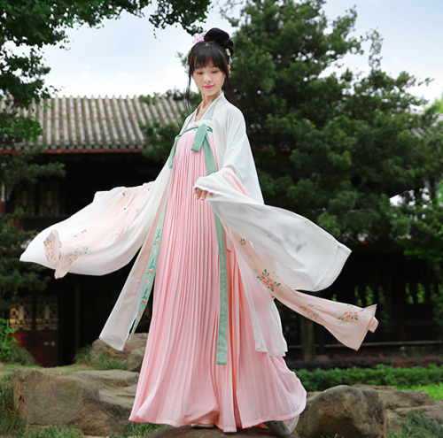 Traditional chinese hanfu by 重回汉唐 | ruqun襦裙