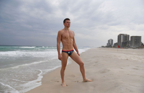 patternforplunder:[hunk on beach]