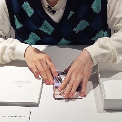 Todays Topic Of Discussion: Min Yoongis Hands
