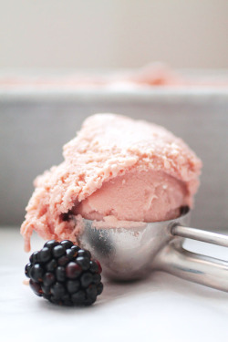 dietkiller:  White Chocolate Blackberry Ice