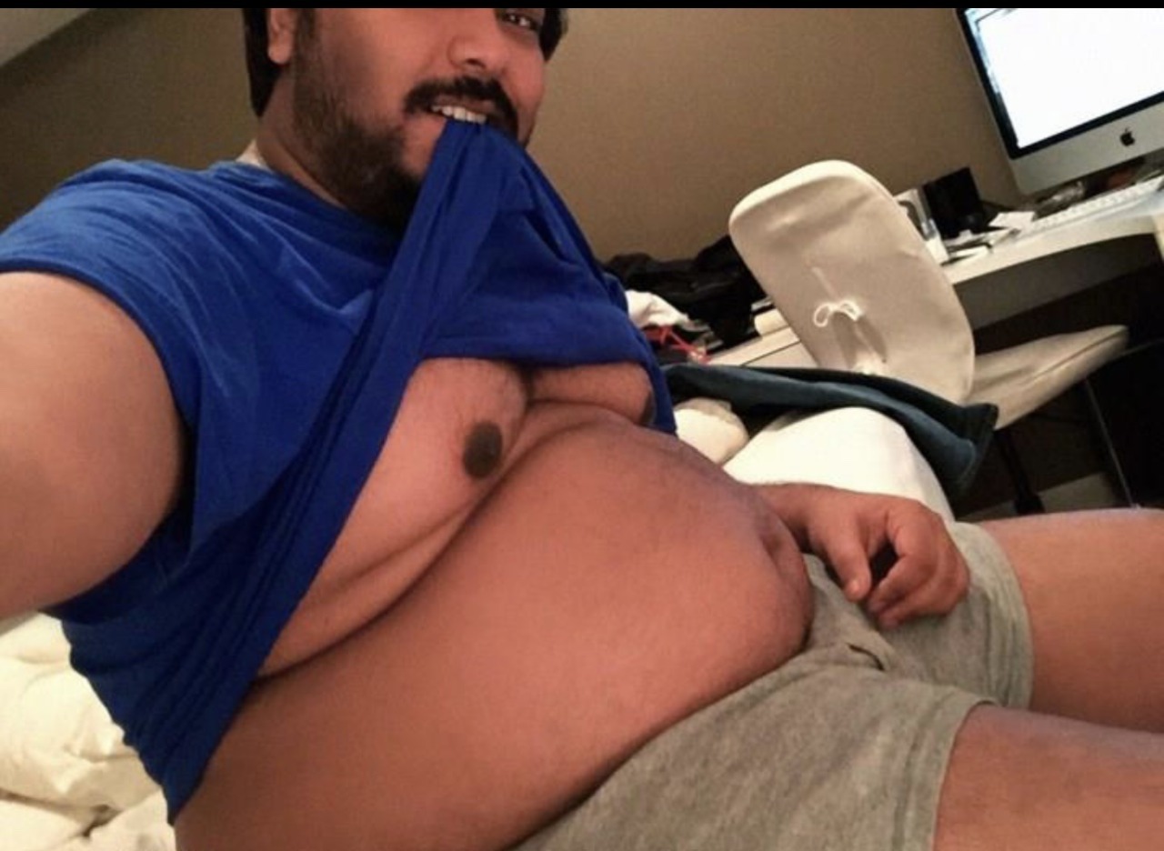 arabgains:Big sexy Desi chub so handsome with the most luscious body 