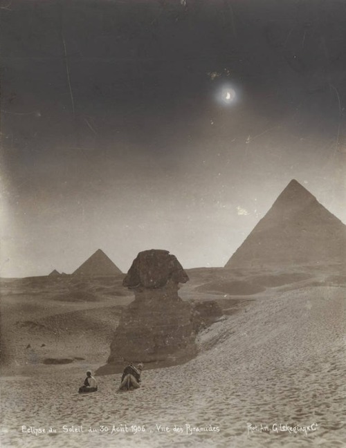 dame-de-pique:   Gabriel Lekegian - Vue des Pyramides, Eclipse du Soleil du 30 Août 1905  Starlight in egypt