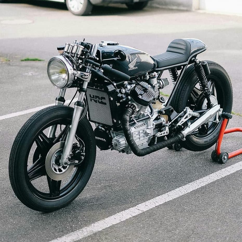 caferacerpasion:  🏁 caferacerpasion.com 🏁 We love V engine! Honda CX400 Cafe