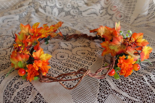 anywigwilldo:New video is up!This time it’s a DIY Flower Crown Tutorial!Learn how to make the very c