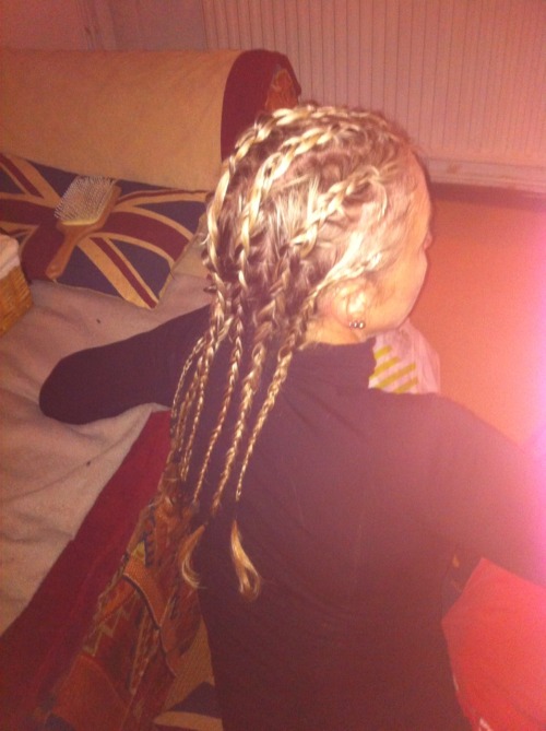 harleyhendrix:  beautifuleyeful:  Cornrows  What dis?  “Cornrows”