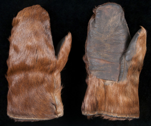shewhoworshipscarlin:  Man’s horsehair mittens, 1912, Iowa.