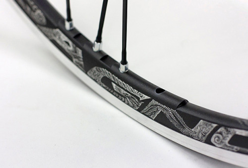 cadenced:Kosuke Masuda’s engraving work for a collaboration with Saffron Frameworks and Campagnolo a