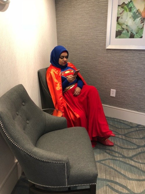 siddyinthecity: Superman does ordinary things: part 2 1. Superman checks her emails. She is one busy