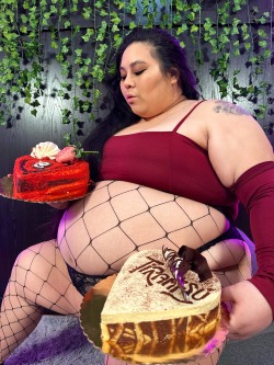 mochiifeedii:You can be my Valentine but I&rsquo;m not sharing my cake 😏 💕