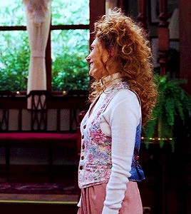 sharonscarter:Wanda’s pink 80′s outfitWandaVision: On A Very Special Episode…