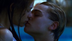 fuckingxo:  wordswithoutlanguage:  Romeo and Juliet (1996)   leoooooooooooo