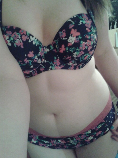 absenceoflimitations:  absenceoflimitations:  So I know I’m not exactly what you’d call toned, I don’t have the perfect “bikini body” and I don’t fit society’s standards of what’s attractive, but fuck it :3 