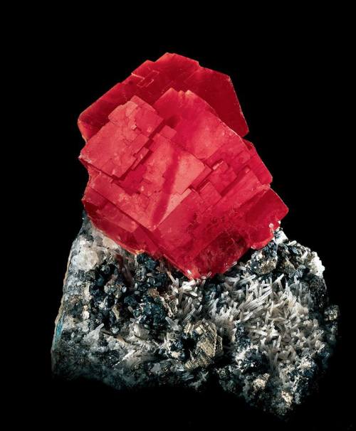 The Alma Queen The world&rsquo;s finest rhodochrosite crystal lives at the Houston Museum of Nat