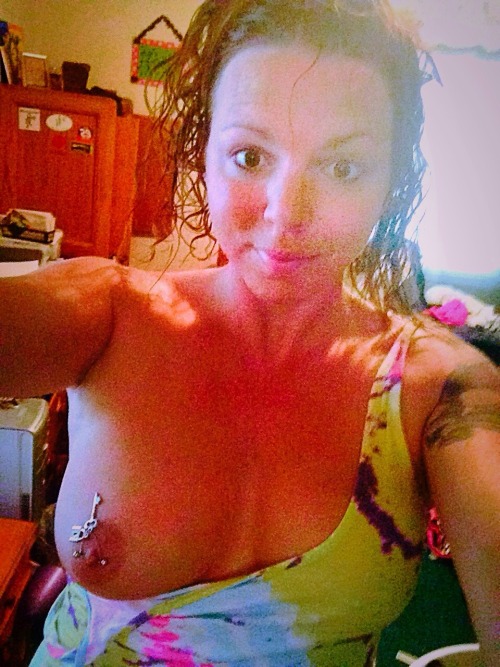 nudistcouplencva:  Not a stitch of makeup no bra no panties hot oil treatment in my hair and still posing ;)