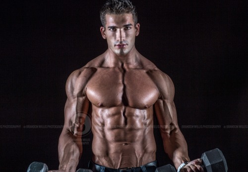 muscle-addicted:  Chase Savoie
