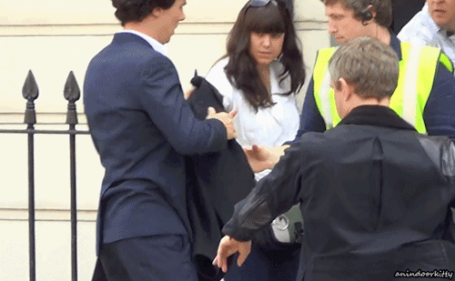 anindoorkitty:Benedict attempts to make up for lack of button straining - season 3 setlock   ₪