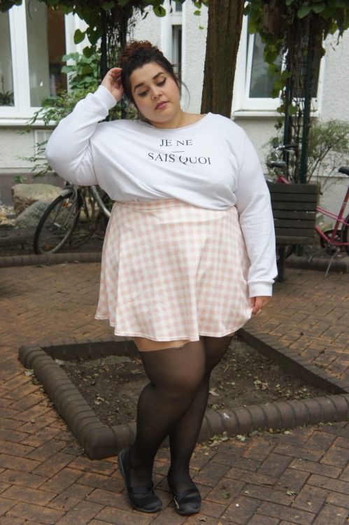 lulinix: Autumn’s here! (Sweater &amp; Tights: AsosCurve • Skirt: Boohoo • Shoes