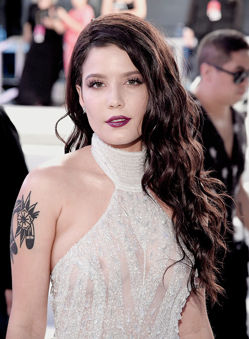 halseydaily:  Halsey attends the 2016 MTV Video Music Awards at Madison Square Garden on August 28, 