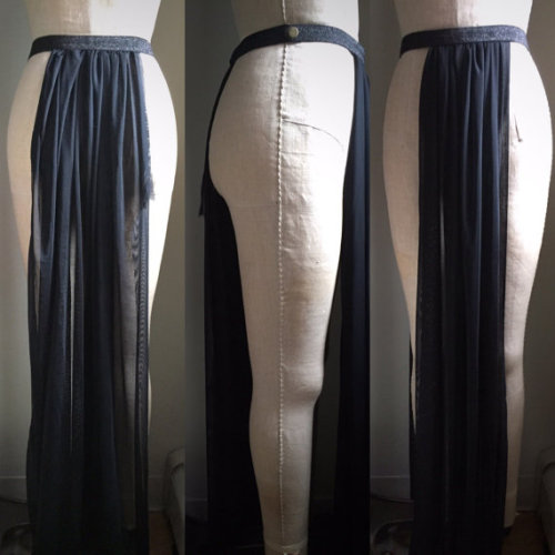 Minimal burlesque or boylesque panel skirt with elastic waistband by DelilahBurlesque http://ift.tt/2dS0G6C