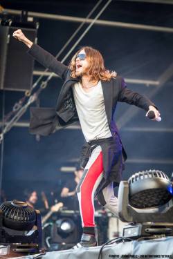 beardycheekbones:  Thirty Seconds to Mars - Jared Leto at Main Square Festival - 5/7/13 How I miss it!!  