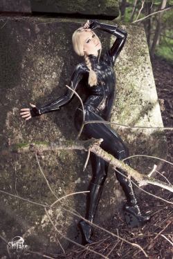 intothegreatbelow:  Shitake - Gothic Latex