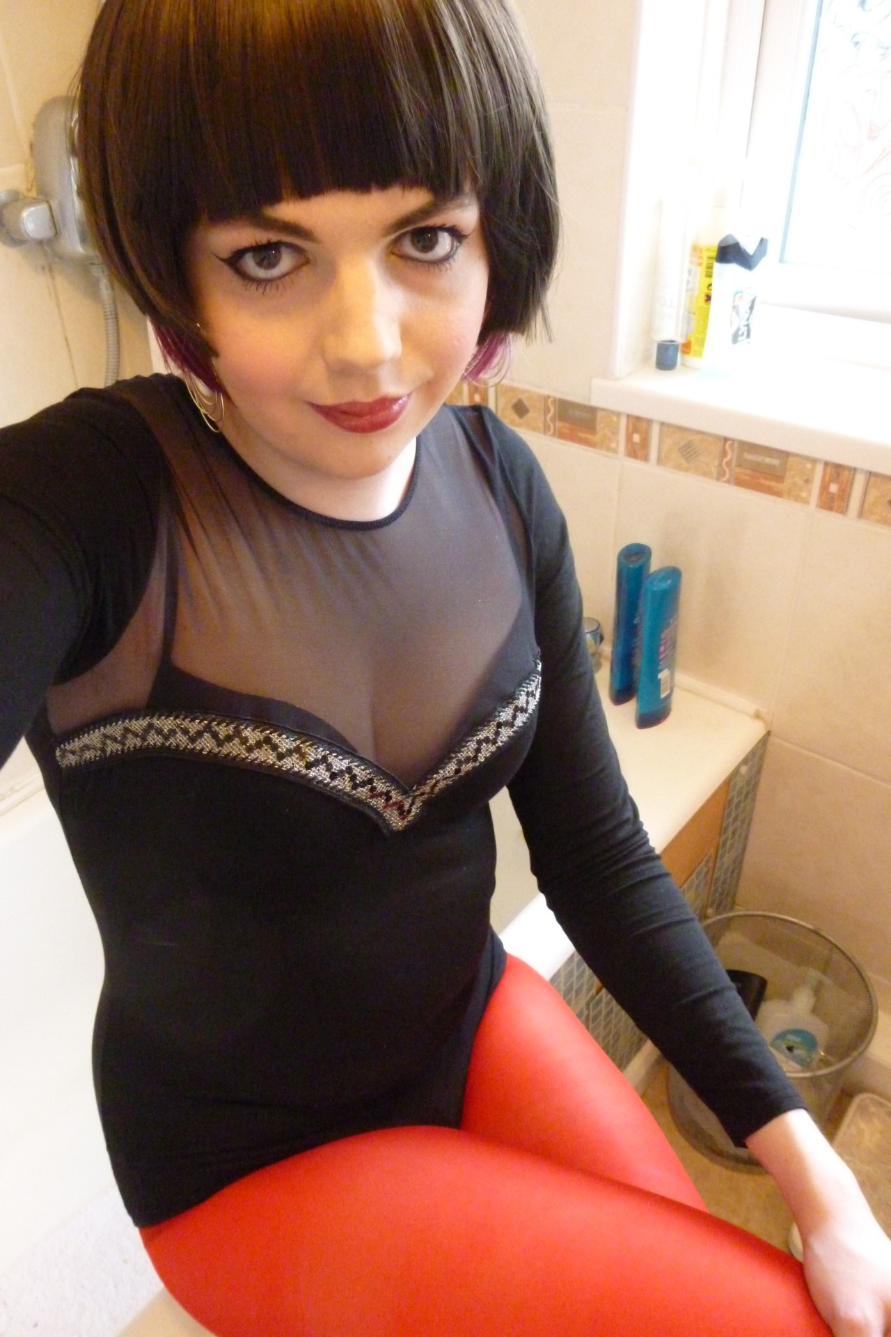 lucy-cd:  PicturesBodysuit looks great with the short wig, so cute &lt;3