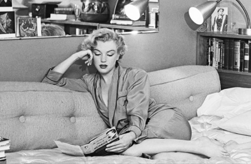 marilynmonroesite: Marilyn Monroe Reading