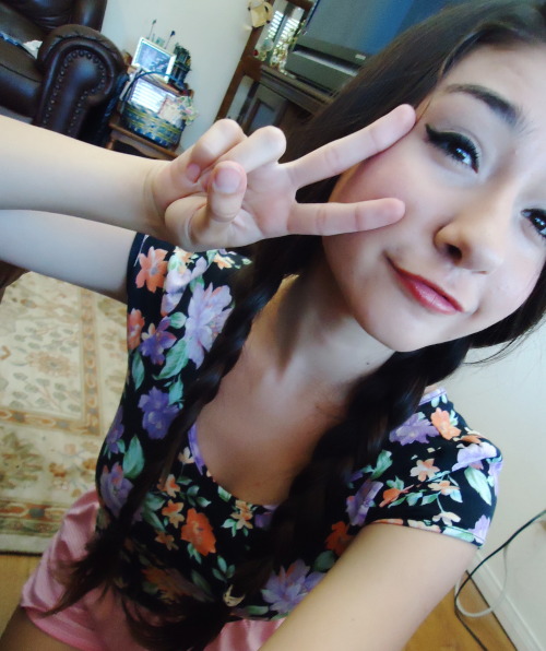 anissa-xox:  everyones posting cute selfies on my dash right now so i wanna be a part of this yes please 