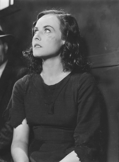 chaplin-images-videos:Paulette Goddard in Modern Times (1936)