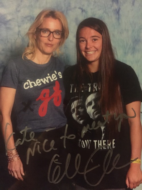 I MET GILLIAN YESTERDAY!! SHES EVEN MORE ADORABLE AND SMOL IN PERSON