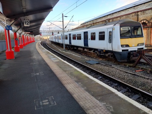 identifying-uk-trains-in-posts - i know uk trains and not much else