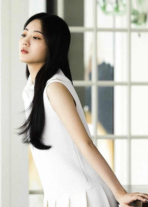 netflixdramas:Cho Yi Hyun for Marie Claire Korea (June 2022)⇒ Behind the scenes photos