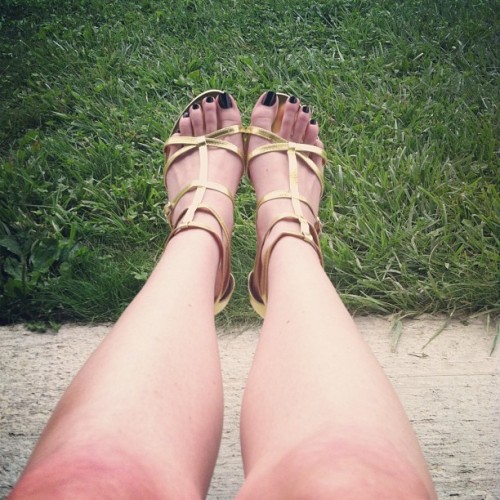 Someone wanted a sneak-peek of my black toes :) #blacktoes #sandals #legs #feet #footfetish
